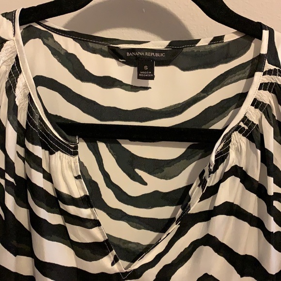 Zebra print sleeveless top - Picture 2 of 4